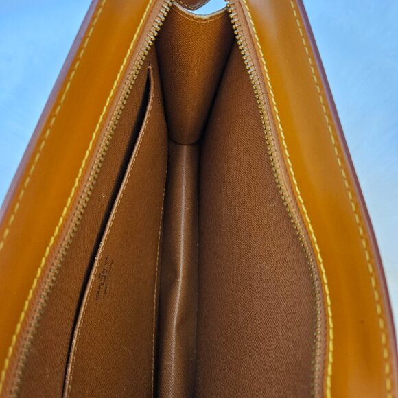 Louis Vuitton  Epi Pochette Clutch Bag - Picture 13 of 17